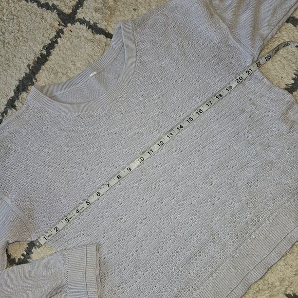 Lululemon Light Weight Knit Long Sleeve Size 8 - Picture 4 of 5